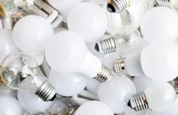 light-bulbs_53876-33527